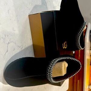 Ugg Tasman Men’s Size 10 (USA) Black. Never worn